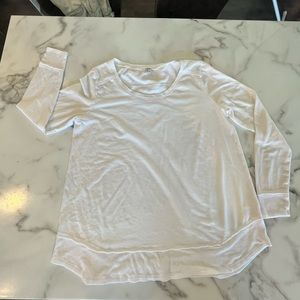 Long sleeve basic white tee